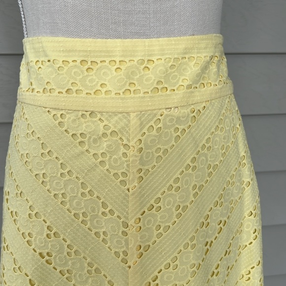 Ann Taylor eyelet skirt size 4 - Picture 2 of 7